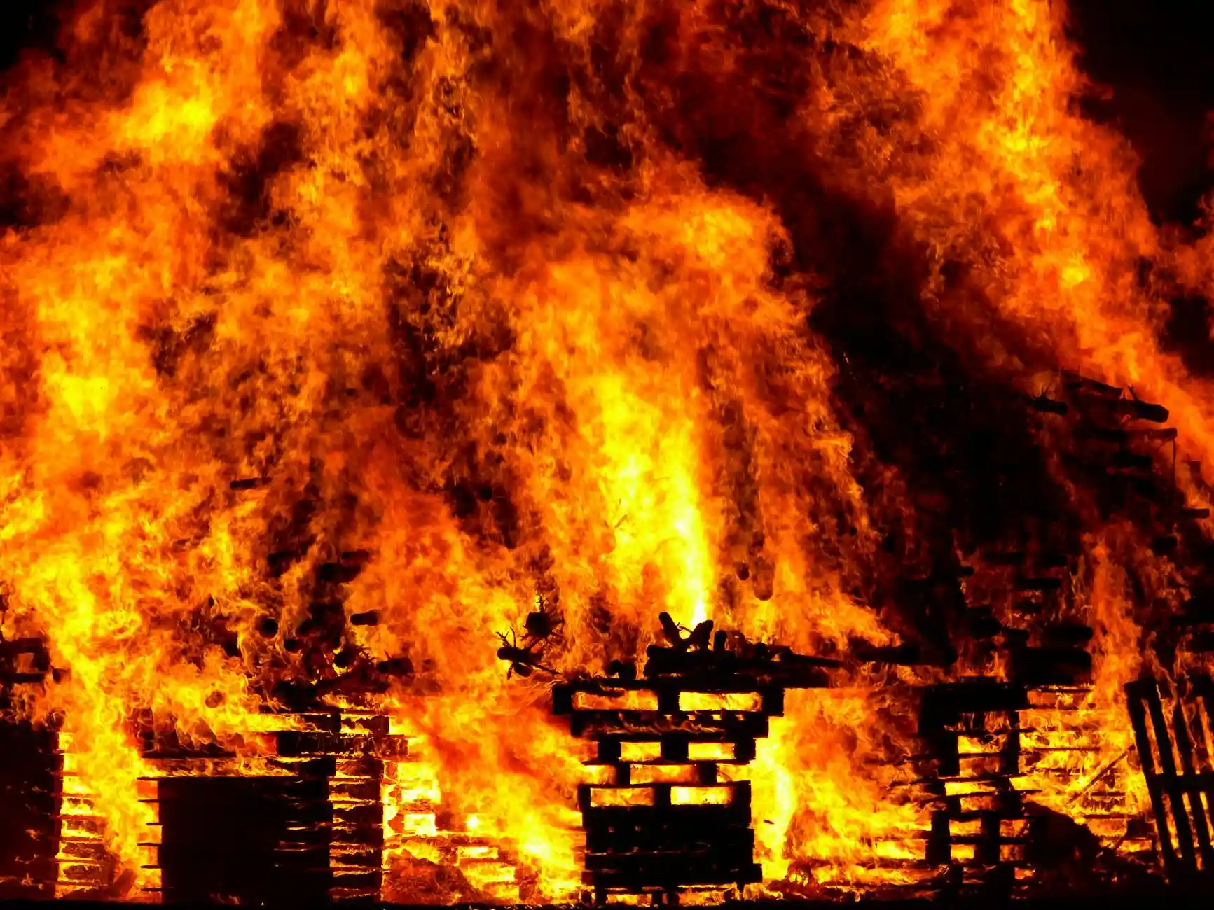 <a href="https://www.pexels.com/photo/flare-of-fire-on-wood-with-black-smokes-57461/">Photo by Pixabay on Pexels</a>